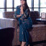 Falaq Naaz Instagram - A moment of grace and timeless charm ✨ . . . . Styled by: @__snehasharma___ Outfit : @label_tanya Outfit PR : @juhi_chiraniya @twotap_social Earrings - @diora.india Photography : @sn_photografy_06 Location : @mitronandheri Location PR : @maverick.communication01 #indian #traditional #outfit #photpgraphy #love #FalaqNaaz #fyp