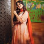 Falaq Naaz Instagram - Soul over beauty 🧡 . . Styled by- @purvabansal5 Outfit by - @label_simmibajaj Pc-: @abhijeet_af . . #picoftheday #outfits #falaqnaaz #falaqkifauj #falaqian #bbott2 #girlwithdreams Mulk