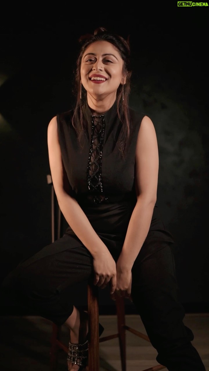 Falaq Naaz Instagram - 🖤🖤🖤 . . Styled by: @__snehasharma___ Outfit - @elibittonofficial Photographer: @kaisar_alam_1 Make-up : @ansarireshma_makeup Hair: @makeoverbysejalthakkar #womaniya #falaqnaaz #falaqnaazz #bbott2 #falaqkifauj #réel #trendingreels #viralreels