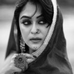 Falaq Naaz Instagram – आँखें पढ़ो और जानो रज़ा क्या है
हर बात लफ़्ज़ों में बयान हो तो मज़ा क्या है 🕊️
.
.
Outfit-: @aksbynidhi 
Outfit PR-: @dinky_nirh 
Accessories-: @rubans.in X @oakpinionpr 

Makeup & Hair : @vanshikhachanglanimua
Photography :@portraitdeewana
Managed By : @trending_influencers 
.
.
.
#picoftheday #lookdodia #falaqnaaz #fashion #explore #falaqkifauj #bbott2 #aesthetic #indian #look