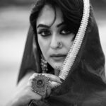 Falaq Naaz Instagram – आँखें पढ़ो और जानो रज़ा क्या है
हर बात लफ़्ज़ों में बयान हो तो मज़ा क्या है 🕊️
.
.
Outfit-: @aksbynidhi 
Outfit PR-: @dinky_nirh 
Accessories-: @rubans.in X @oakpinionpr 

Makeup & Hair : @vanshikhachanglanimua
Photography :@portraitdeewana
Managed By : @trending_influencers 
.
.
.
#picoftheday #lookdodia #falaqnaaz #fashion #explore #falaqkifauj #bbott2 #aesthetic #indian #look
