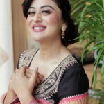 Falaq Naaz Instagram – Mujhme ab rang sab tumhara hai
Itna keh de ki tu hamara hai💕
.
.
.

Outfit-: @shubhayu2524 X @oakpinionpr 
Makeup : @vanshikhachanglanimua
Hair :@blush_on_by_shrutishah
@lavish_beauties_by_lavanya
Photography :  @portraitsbymayur @perfectlypixelized03
Jewellery: @sejalcreation23
Managed By : @trending_influencers 
Location-: @craycraftmumbai  X @rainmakerconsults 
.
.
.
#post #falaqnaaz #festive #festivewear #falaqkifauj #look #instagram #explore #outfitoftheday CrayCraft