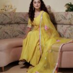 Falaq Naaz Instagram – Mera mannn💕 kehne laga🥰
.
.
Outfit-: @aachho 
Pr-: @dinky_nirh 

Makeup : @vanshikhachanglanimua
Hair :@blush_on_by_shrutishah
@lavish_beauties_by_lavanya
Photography :  @portraitsbymayur @perfectlypixelized03
Jewellery: @itahdnura X @purvabansal5 
Managed By : @trending_influencers 
Location-: @craycraftmumbai 
Managed by-: @rainmakerconsults 
.
.
#post #falaqnaaz #falaqkifauj #instapic #lookdodia #ootd #foryou #explore #womaniya #bbott2 #styling CrayCraft