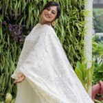 Falaq Naaz Instagram - FALL IS PROOF THAT CHANGE IS BEAUTIFUL “HELLO OCTOBER “ 🍁 . . Outfit-: @akshayinii Styled by-: @purvabansal5 Makeup : @vanshikhachanglanimua Hair :@blush_on_by_shrutishah @lavish_beauties_by_lavanya Photography : @portraitsbymayur @perfectlypixelized03 Jewellery: @itahdnura Managed By : @trending_influencers Location-: @craycraftmumbai x @rainmakerconsults . . . #instagood #falaqnaaz #falaqkifauj #falaqian #womaniya #bbott2 #trending #whiteoutfit #fashion #suit #jhumka #october CrayCraft