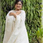Falaq Naaz Instagram - FALL IS PROOF THAT CHANGE IS BEAUTIFUL “HELLO OCTOBER “ 🍁 . . Outfit-: @akshayinii Styled by-: @purvabansal5 Makeup : @vanshikhachanglanimua Hair :@blush_on_by_shrutishah @lavish_beauties_by_lavanya Photography : @portraitsbymayur @perfectlypixelized03 Jewellery: @itahdnura Managed By : @trending_influencers Location-: @craycraftmumbai x @rainmakerconsults . . . #instagood #falaqnaaz #falaqkifauj #falaqian #womaniya #bbott2 #trending #whiteoutfit #fashion #suit #jhumka #october CrayCraft