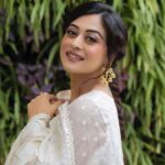 Falaq Naaz Instagram - FALL IS PROOF THAT CHANGE IS BEAUTIFUL “HELLO OCTOBER “ 🍁 . . Outfit-: @akshayinii Styled by-: @purvabansal5 Makeup : @vanshikhachanglanimua Hair :@blush_on_by_shrutishah @lavish_beauties_by_lavanya Photography : @portraitsbymayur @perfectlypixelized03 Jewellery: @itahdnura Managed By : @trending_influencers Location-: @craycraftmumbai x @rainmakerconsults . . . #instagood #falaqnaaz #falaqkifauj #falaqian #womaniya #bbott2 #trending #whiteoutfit #fashion #suit #jhumka #october CrayCraft