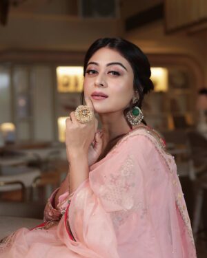 Falaq Naaz Instagram - 🌸🌸🌸
.
.
.

Outfit-: @dress_gararahouse 
Makeup : @vanshikhachanglanimua
Hair :@blush_on_by_shrutishah
@lavish_beauties_by_lavanya
Photography :  @portraitsbymayur @perfectlypixelized03
Jewellery: @sejalcreation23 

Ring - @itahdnura

Managed By : @trending_influencers 
Location-: @craycraftmumbai X @rainmakerconsults 
.
.
.
#falaqnaaz #falaqkifauj #womaniya #falaqian #gharara #fashion #picoftheday #ootd #lookoftheday #pastel