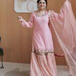 Falaq Naaz Instagram - Ishqe di chashni💕✨ . . . Outfit-: @dress_gararahouse Makeup : @vanshikhachanglanimua Hair :@blush_on_by_shrutishah @lavish_beauties_by_lavanya Photography : @portraitsbymayur @perfectlypixelized03 Jewellery: @sejalcreation23 Ring - @itahdnura Managed By : @trending_influencers Location-: @craycraftmumbai X @rainmakerconsults . . . #falaqnaaz #falaqkifauj #womaniya #falaqian #gharara #fashion #picoftheday #ootd #lookoftheday #pastel CrayCraft