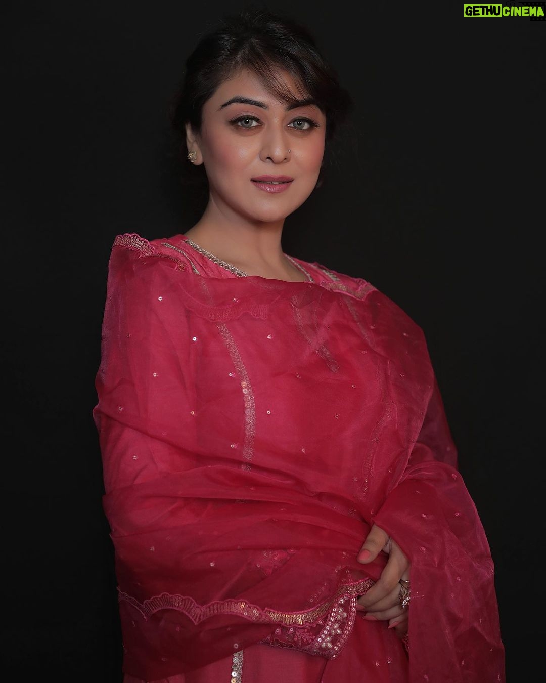Falaq Naaz Instagram - सुना राहा है ये समाँ सुनी सुनी सी दास्ताँ 💕 . . Styled by - @purvabansal5 Outfit- @sayarishofficial Outfit pr - @echo101pr Photgrapher-: @portraitdeewana Makeup: @blush_on_by_shrutishah Hair : @lavish_beauties_by_lavanya Managed by : @trending_influencers . . #post #falaqnaaz #exploremore #foryou #falaqkifauj #falaqian #bbott2 #styling #fashion #indianoutfit