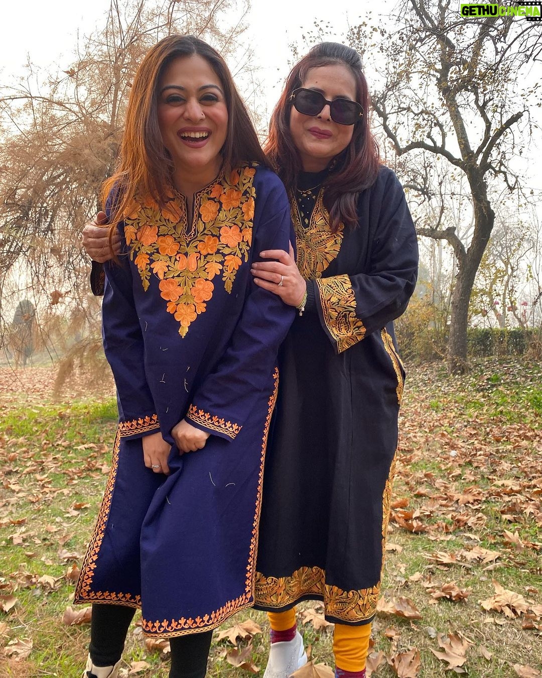 Falaq Naaz Instagram - Aaj uska din hai, Jisse mera har din hai❤️ Happy birthday Amma @kehekshan18 Aap duniya ki best maa ho aur main duniya ki sabse khushnaseeb beti jisko aap jaisi maa mili ❤️ I love you
