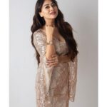 Falaq Naaz Instagram - Less bitter more glitter ✨ ♥️ . . Styled by : @purvabansal5 Outfit by : @__madeforher__ Footwear : @the_raresole Jewellery : @_shophermosa_ MUA : yours truly 🥰 I me myself 😘 Photographer : @ilmanaazphotography1 Editor : @mk_click2 . . #picoftheday #falaqnaaz #falaqkifauj #falaqian #styling #bbott2