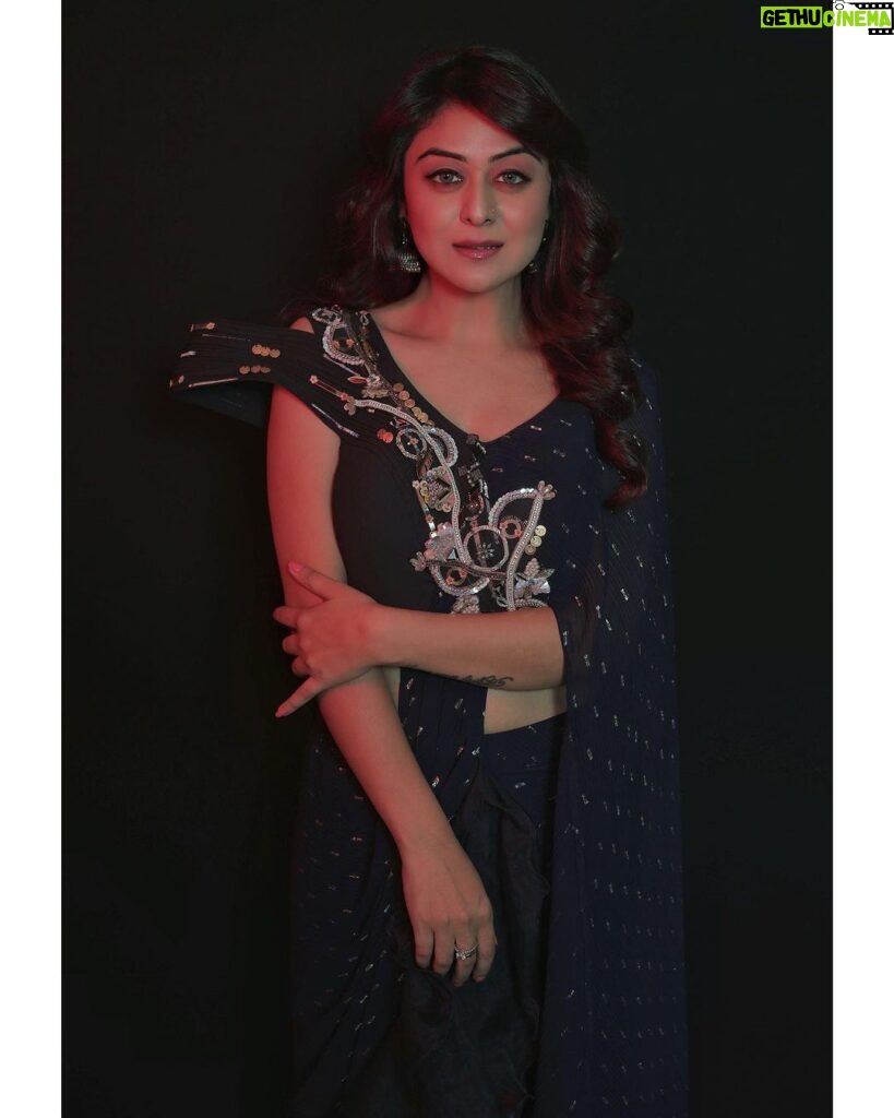 Falaq Naaz Instagram - Gentle as a dove, And brave as a lioness 💫 . . Styled by : @purvabansal5 Outfit : @kmbykavita PR : @onestopsolution/ @devampandeyofficial Photographer : @portraitdeewana Make up : @blush_on_by_shrutishah Hair : @lavish_beauties_by_lavanya H&M Managed By : @trending_influencers . . #post #falaqnaaz #bbott2 #falaqians #falaqkifauj