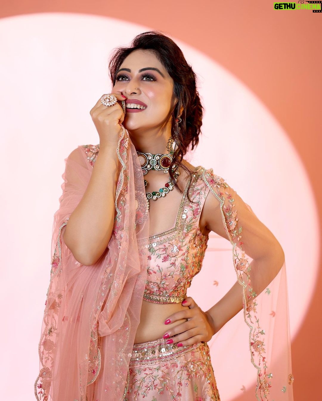 Falaq Naaz Instagram - I told the stars about you ✨ . . Styling : @purvabansal5 Outfit - @rajkumari_by_richahaware Photographer : @makebaphotography Make up : @makeoverbysejalthakkar @celebsmakeupbysejal Hair - @kamalpalanhairstylist Jewellery- @sejalcreation23 Managed by-: @trending_influencers . . #pictureoftheday #look #falaqnaaz #falaqkideewani #falaqkifauj