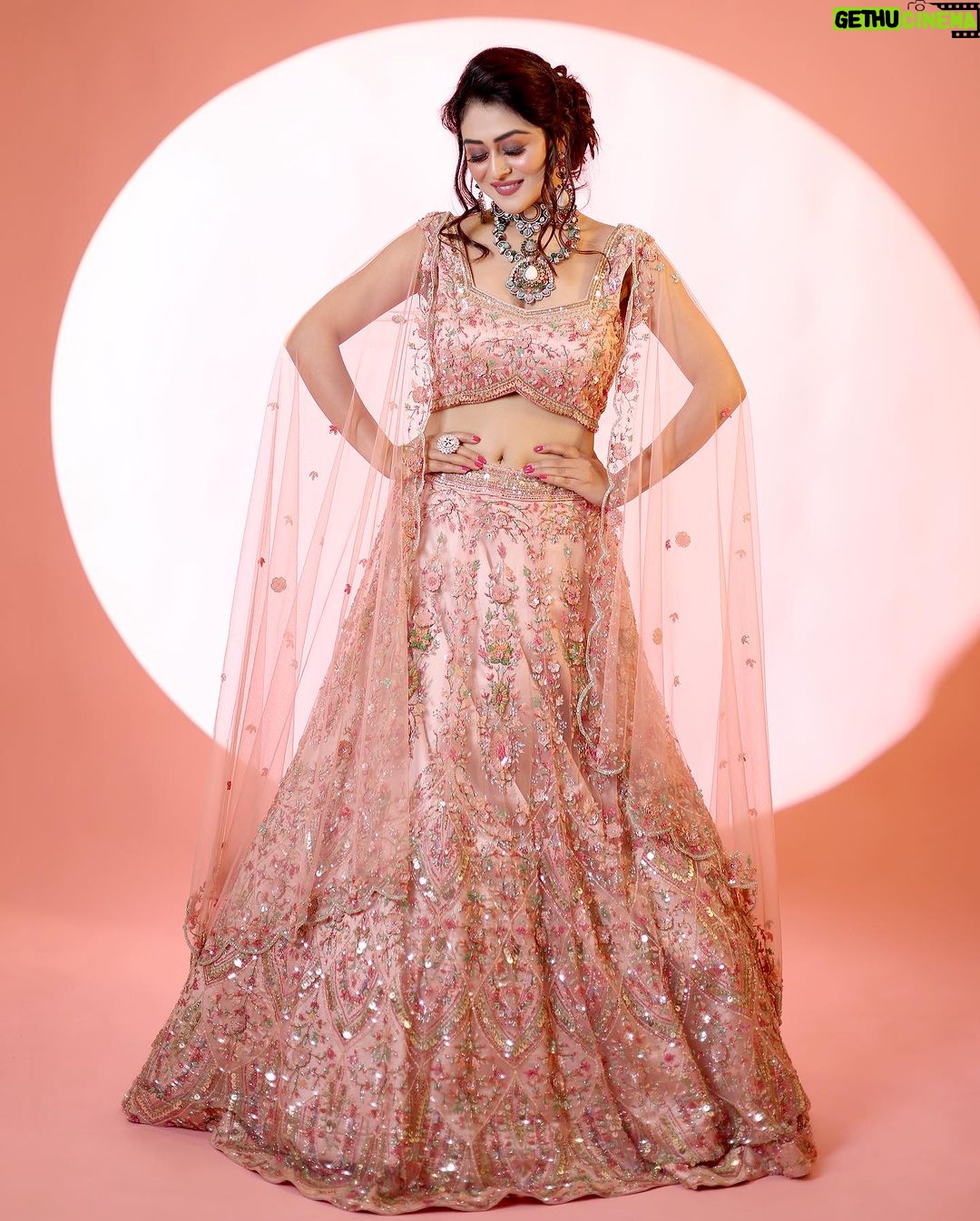 Falaq Naaz Instagram - I told the stars about you ✨ . . Styling : @purvabansal5 Outfit - @rajkumari_by_richahaware Photographer : @makebaphotography Make up : @makeoverbysejalthakkar @celebsmakeupbysejal Hair - @kamalpalanhairstylist Jewellery- @sejalcreation23 Managed by-: @trending_influencers . . #pictureoftheday #look #falaqnaaz #falaqkideewani #falaqkifauj