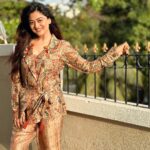 Falaq Naaz Instagram - I am Blooming, Do not disturb me🌻 . . Styling-: @purvabansal5 Outfit-: @label_amrah . . #pic #falaqnaaz #falaqkifauj #bbott2 #falaqian #styling