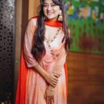 Falaq Naaz Instagram - Soul over beauty 🧡 . . Styled by- @purvabansal5 Outfit by - @label_simmibajaj Pc-: @abhijeet_af . . #picoftheday #outfits #falaqnaaz #falaqkifauj #falaqian #bbott2 #girlwithdreams Mulk