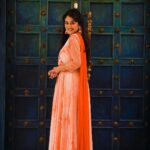 Falaq Naaz Instagram - Soul over beauty 🧡 . . Styled by- @purvabansal5 Outfit by - @label_simmibajaj Pc-: @abhijeet_af . . #picoftheday #outfits #falaqnaaz #falaqkifauj #falaqian #bbott2 #girlwithdreams Mulk
