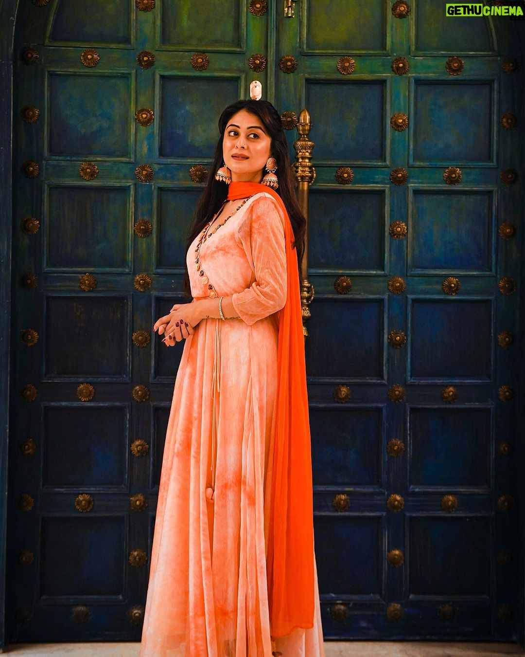 Falaq Naaz Instagram - Soul over beauty 🧡 . . Styled by- @purvabansal5 Outfit by - @label_simmibajaj Pc-: @abhijeet_af . . #picoftheday #outfits #falaqnaaz #falaqkifauj #falaqian #bbott2 #girlwithdreams Mulk