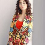 Falaq Naaz Instagram - ✨✨✨✨ . . . . Outfit-: @koushalgaba PR-: @dinky_nirh In collaboration with-: @bahaarebazaar MUA-: @vanshikhachanglanimua managed by -: @trending_influencers PC-: @lsd.photography.official . . . #instapost #picoftheday #falaqnaaz #foryou #outfit #explore #styling #fashion