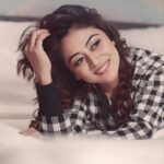 Falaq Naaz Instagram - Je T’aime 💕 . . . Outfit-: @trenbee_ Mua-: @vanshikhachanglanimua managed by -: @trending_influencers PC-: @lsd.photography.official . . . #instapost #falaqnaaz #outfit #lookoftheday #curlyhair #styling