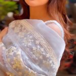 Falaq Naaz Instagram - 🩵🩵🩵 . . . #reelitfeelit #trendingreels #falaqnaaz #foryou #explore