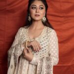 Falaq Naaz Instagram - ❤️🕊️ . . . Outfit-: @vastra_by_ps Jewellery-: @gbs_gehna PR-: @dinky_nirh Mua-: @vanshikhachanglanimua 📷-: @portraitdeewana . . . #picoftheday #aboutlastnight #falaqnaaz #anarkalisuits