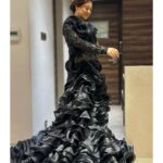 Falaq Naaz Instagram - Drenched in BLACK ♠️ Radiating Grace✨ . . An evening for @charmisdesign ✨❤️ Outfit-: @charmisdesign Mua-: @vanshikhachanglanimua . . . #foryou #showstopper #falaqnaaz #explore #fashionshow #rampwalk #black #gown