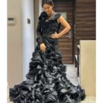 Falaq Naaz Instagram - Drenched in BLACK ♠️ Radiating Grace✨ . . An evening for @charmisdesign ✨❤️ Outfit-: @charmisdesign Mua-: @vanshikhachanglanimua . . . #foryou #showstopper #falaqnaaz #explore #fashionshow #rampwalk #black #gown