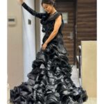 Falaq Naaz Instagram - Drenched in BLACK ♠️ Radiating Grace✨ . . An evening for @charmisdesign ✨❤️ Outfit-: @charmisdesign Mua-: @vanshikhachanglanimua . . . #foryou #showstopper #falaqnaaz #explore #fashionshow #rampwalk #black #gown