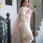 Falaq Naaz Instagram - ⭐️❤️ . . . Outfit : @gangafashions Styled by : @styleby_shivi Footwear: @azorafashionofficial Outfit pr : @_vaishnavii.3011 📷-: @theadywisee Location-: @mitronandheri PR-: @maverick.communication01 Mua-: @vanshikhachanglanimua managed by-: @trending_influencers . . . #post #falaqnaaz #styling #fashion #punjabisuit #fashionphotography #makeup #explore #foryou Mitron Cafe & Bar