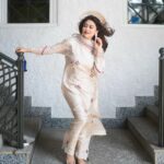 Falaq Naaz Instagram - ⭐️❤️ . . . Outfit : @gangafashions Styled by : @styleby_shivi Footwear: @azorafashionofficial Outfit pr : @_vaishnavii.3011 📷-: @theadywisee Location-: @mitronandheri PR-: @maverick.communication01 Mua-: @vanshikhachanglanimua managed by-: @trending_influencers . . . #post #falaqnaaz #styling #fashion #punjabisuit #fashionphotography #makeup #explore #foryou Mitron Cafe & Bar
