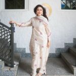 Falaq Naaz Instagram - ⭐️❤️ . . . Outfit : @gangafashions Styled by : @styleby_shivi Footwear: @azorafashionofficial Outfit pr : @_vaishnavii.3011 📷-: @theadywisee Location-: @mitronandheri PR-: @maverick.communication01 Mua-: @vanshikhachanglanimua managed by-: @trending_influencers . . . #post #falaqnaaz #styling #fashion #punjabisuit #fashionphotography #makeup #explore #foryou Mitron Cafe & Bar
