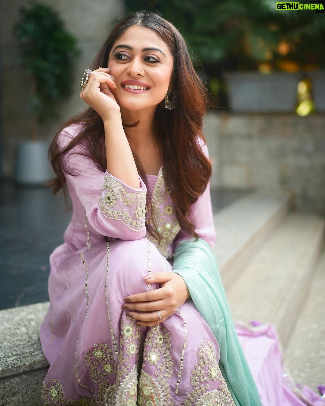 Falaq Naaz Instagram - Charha de rang💕 . . . Outfit-: @shivaliahmedabad Styled by-: @styleby_shivi Outfit pr-: @sonyashaikh Accessories-: @uniquecollection.2020 📷-: @theadywisee Location-: @mitronandheri PR-: @maverick.communication01 Mua-: @vanshikhachanglanimua managed by-: @trending_influencers . . . #post #falaqnaaz #styling #fashion #punjabisuit #fashionphotography #makeup #explore #foryou Mitron Cafe & Bar