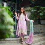 Falaq Naaz Instagram - Charha de rang💕 . . . Outfit-: @shivaliahmedabad Styled by-: @styleby_shivi Outfit pr-: @sonyashaikh Accessories-: @uniquecollection.2020 📷-: @theadywisee Location-: @mitronandheri PR-: @maverick.communication01 Mua-: @vanshikhachanglanimua managed by-: @trending_influencers . . . #post #falaqnaaz #styling #fashion #punjabisuit #fashionphotography #makeup #explore #foryou Mitron Cafe & Bar