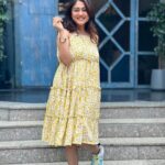 Falaq Naaz Instagram - 💛 . . . Outfit-: @jilmilofficial PR-: @oakpinionpr Location-: @mitronandheri PR-: @maverick.communication01 Mua-: @vanshikhachanglanimua managed by-: @trending_influencers . . . #instapost #falaqnaaz #foryou Mitron Cafe & Bar