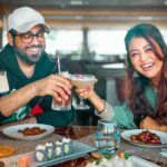 Falaq Naaz Instagram - ⁣ Had fun with this beautiful and lovely actress “𝐅𝐚𝐥𝐚𝐪𝐧𝐚𝐚𝐳” yesterday where she hosted and welcomed me to Mumbai in this amazing restaurant with delicious food 🥘 ⁣ ⁣ I did not notice that more than 2 hours have been spent talking about interesting fun stuffs.⁣ ⁣ Thank you⁣ @falaqnaazz ⁣ ••••⁣ ⁣ انس قابلت الممثلة “فالاكناز” في مومباي و عزمتني على الغداء في مطعم جدا راقي ⁣ ⁣ وايد حبيت شخصيتها البسيطة و عفوية جدا والاهم من كل هذا ماقصرت وياي في كل شي كنت احتاجه.⁣ ⁣ ••• Mitron Cafe & Bar