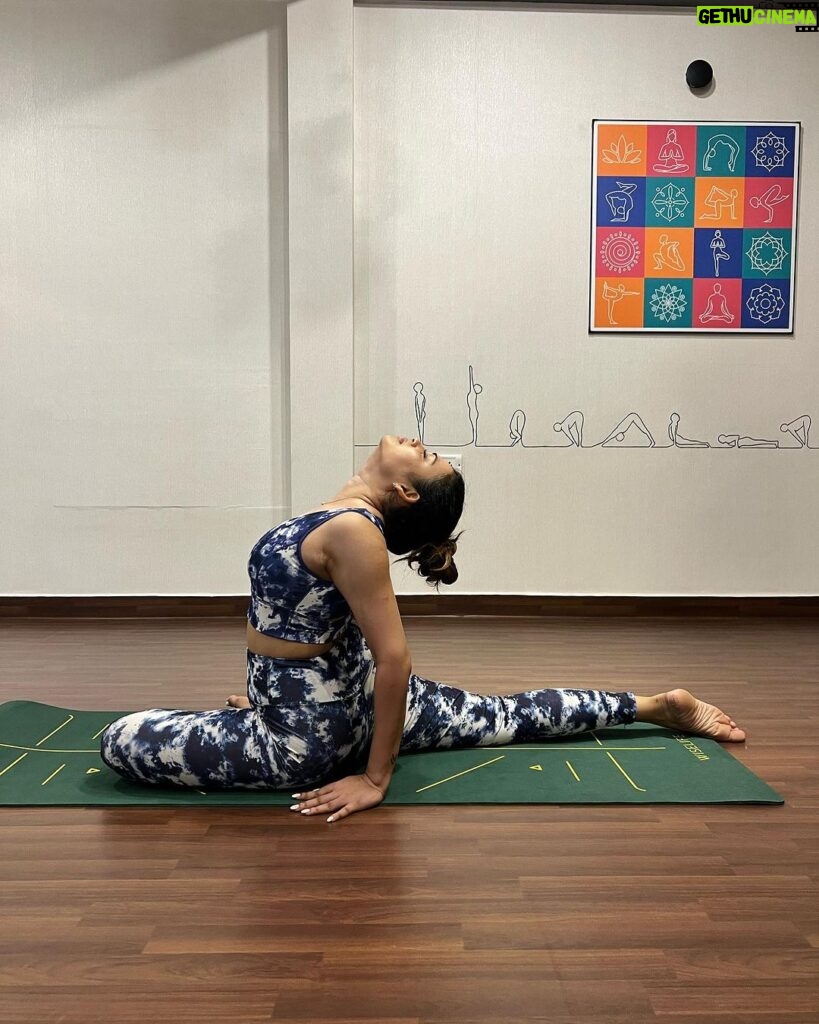 Farina Azad Instagram - Yoga - my new experience , a great start of 2024 ! Yoga is a journey of the self , though the self , to the self !
