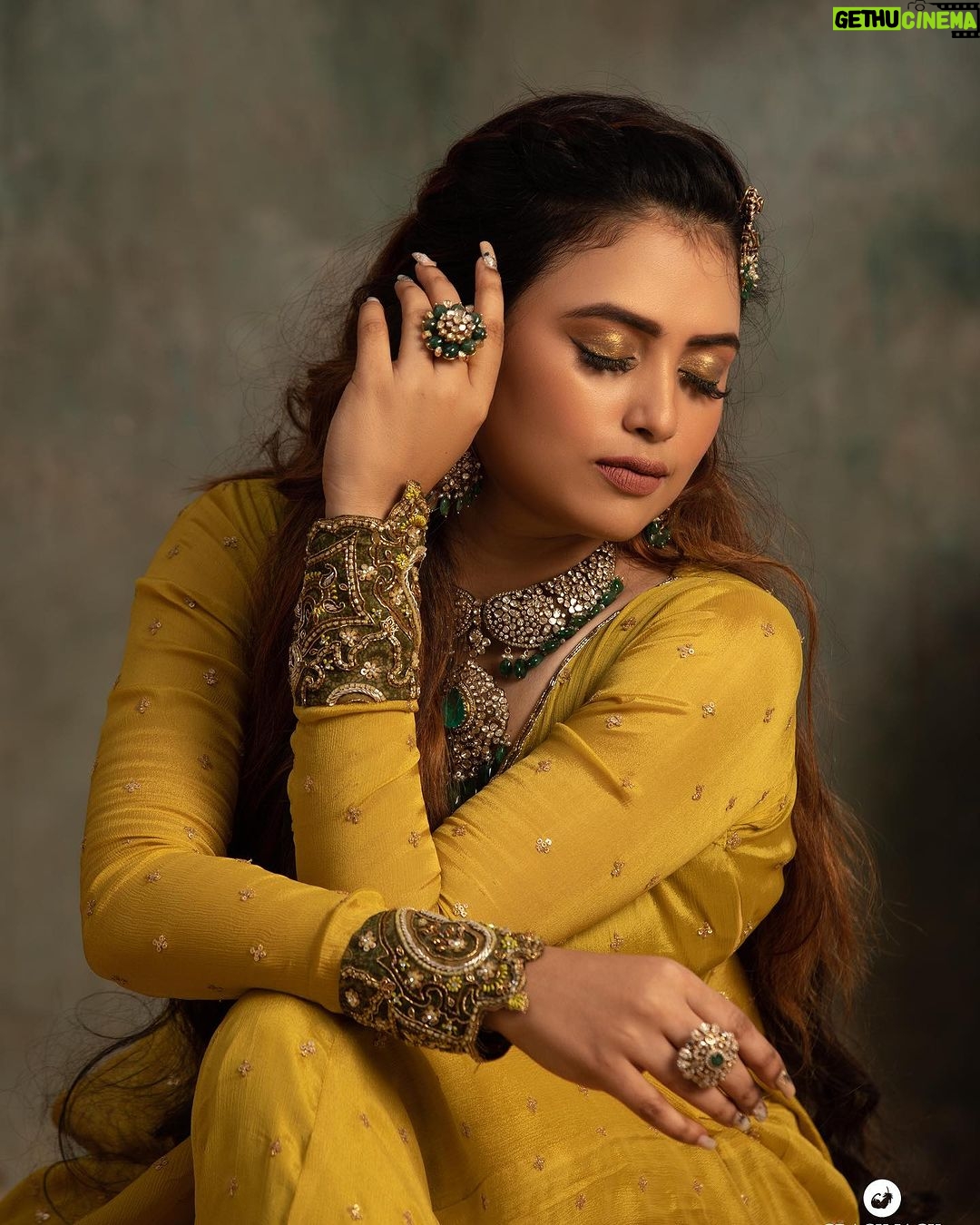 Farina Azad Instagram - Outfit @thorkal_couture_official Jewellery @jcsjewelcreations Mua @vijiknr Picture @crackjackphotography