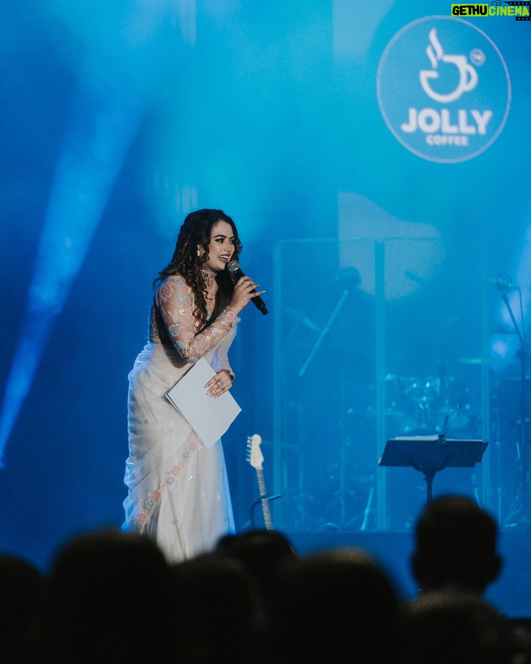 Farina Azad Instagram - Love you malaysia 🇲🇾. Thank u for so much vibe and love . It was a pleasure hosting the legend HARIHARAN’s concert in Malaysia Pure 90’s thing 🥰 This wonderful outfit is by @thorkal_couture_official