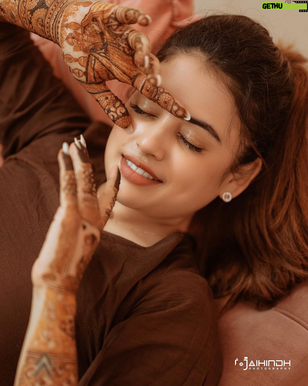 Farina Azad Instagram - Mehandi @mehandistudiomadurai @raabi_mehndi_madurai Photo @jaihindh_photography