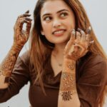 Farina Azad Instagram - Brown 🤎 Brown is the color of our earth , grounding us and reminding us the connection to nature Outfit @muchlovestore Mehandi @mehandistudiomadurai @raabi_mehndi_madurai Photography @jaihindh_photography Nails @lagom_salons
