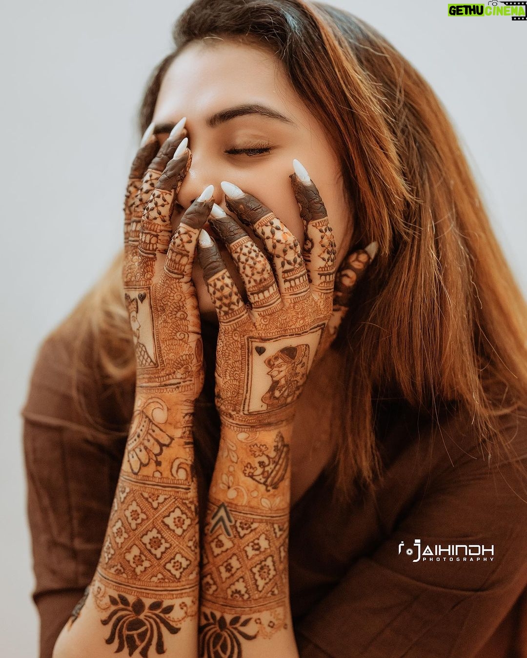 Farina Azad Instagram - Mehandi @mehandistudiomadurai @raabi_mehndi_madurai Photo @jaihindh_photography