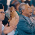 Fattah Amin Instagram - Tayangan Malam Gala Filem Pendekar Awang sangat menghiburkan! Mendebarkan dan penuh dengan mesej cintakan tanah air! Bermula ESOK, jangan lepaskan peluang untuk saksikan filem bersejarah ini! Studio Kembara merafak sembah menjunjung kasih di atas limpah perkenan Kebawah Duli Yang Maha Mulia Seri Paduka Baginda Yang di-Pertuan Agong Al-Sultan Abdullah Ri’ayatuddin Al-Mustafa Billah Shah ibni Almarhum Sultan Haji Ahmad Shah Al-Musta’in Billah yang telah berangkat bercemar duli bagi menyempurnakan Majlis Tayangan Perdana Pendekar Awang Darah Indera Gajah pada 2 Januari 2024 baru baru ini. Terbitan Studio Kembara, 11 Januari ini Filem PENDEKAR AWANG bakal menggegarkan pawagam dengan barisan-barisan pelakon terkenal seperti @fattahaminz , @missfazura , @nadhirnasar_ , @nurhelizahelmi , @amerul_affendi , @hasnulrahmat , @amir.ahnaff , @hazwanihelmi , @nam_ron , @tissabiani , @alikarimie7 , @geofffeyaerts , @syed_ali_murtadha , @andytehkh , @im_sathisvaran , @reza.hilman , @johnbearsinakal dan ramai lagi! . Saksikan Filem Pendekar Awang di pawagam di seluruh negara! . #11jan2024 #reaksi #filempendekarawang #pendekarawang #darahinderagajah #studiokembara #demitanahtumpahnyadarahku #fattahamin #nurfazura #nadhirnasar #wanhanafisu #helizahelmi #amerulaffendi #hasnulrahmat #amirahnaf #hazwanihelmi #namron #tissabiani #alikarimi #geoffandrefeyaerts #syedalimurtadha #filemterbaru #sekuel #filemepik #filemaksi #akandatang #comingsoon #dipawagam #hiburanbermanfaat