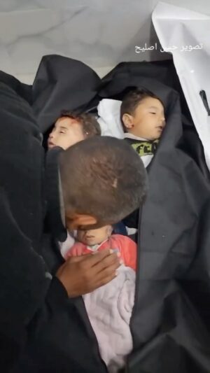 Fattah Amin Instagram - No tears, just repeatedly reciting Hasbunallah Wani’mal Wakeel. This man lost all three of his children who were killed by the israeli air strikes in Gaza. I simply cannot imagine the excruciating pain he must be enduring inside, but most importantly the strength we see in him. Only by Allah and with Allah SWT can you survive such loss and atrocities. You can try to destroy and take their land, but remember what happens when you crush a watermelon.. you are only spreading its seeds. Let’s continue planting seeds. 🍉 #weareallPalestinians #permanentceasefirenow #6weeksarenotenough

#repost @eye.on.palestine @hassan_eslaih