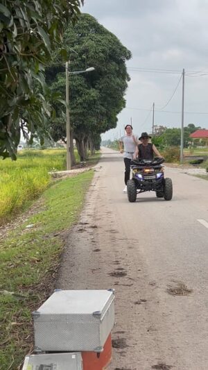 Fattah Amin Instagram - Come on Dani.. tengok Pak Ishak tu.. steady je.. 😂

#bts #akandatang #astrowarna #latahfighter
