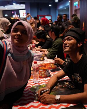 Fattah Amin Instagram - Utara sudah, Terengganu kita mari!

Terima kasih kepada semua di TGV Klebang, Ipoh Perak! InsyaAllah hari ini kita berjumpa lagi di Terengganu bersama Nur Fazura, Heliza Helmi, Hazwani Helmi, dan Wan Hanafi Su!

Paragon Cinemas KTCC Mall, Kuala Terengganu, 17 Januari, 4.30PM
LFS Cinemas Paya Bunga Sentral, Kuala Terengganu, 17 Januari, 8:30PM

Datang awal ya, jangan ketinggalan!

Pendekar Awang: Darah Indera Gajah, penuh dengan teladan, di pawagam berhampiran anda sekarang. SAKSIKANNYA!

#meetandgreet #roadtour #autograf #tayanganbermula #dipawagam #pendekarawang #filempendekarawang #darahinderagajah #fattahamin #nadhirnasar #amirahnaf #alikarimi #amerulaffendi #demitanahtumpahnyadarahku #studiokembara #hiburanbermanfaat