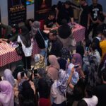 Fattah Amin Instagram - Utara sudah, Terengganu kita mari! Terima kasih kepada semua di TGV Klebang, Ipoh Perak! InsyaAllah hari ini kita berjumpa lagi di Terengganu bersama Nur Fazura, Heliza Helmi, Hazwani Helmi, dan Wan Hanafi Su! Paragon Cinemas KTCC Mall, Kuala Terengganu, 17 Januari, 4.30PM LFS Cinemas Paya Bunga Sentral, Kuala Terengganu, 17 Januari, 8:30PM Datang awal ya, jangan ketinggalan! Pendekar Awang: Darah Indera Gajah, penuh dengan teladan, di pawagam berhampiran anda sekarang. SAKSIKANNYA! #meetandgreet #roadtour #autograf #tayanganbermula #dipawagam #pendekarawang #filempendekarawang #darahinderagajah #fattahamin #nadhirnasar #amirahnaf #alikarimi #amerulaffendi #demitanahtumpahnyadarahku #studiokembara #hiburanbermanfaat Tgv Aeon Mall Klebang Ipoh