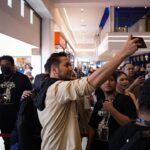 Fattah Amin Instagram - Penang mai dah! Hangat betui sambutan sana! Terima kasih semua penonton di GSC Sunway Carnival Mall, Penang! Anda semua memang terbaik! InsyaAllah kita akan bertemu di Terengganu pula 17 Januari ini! Ayuh, mari kita semarakkan semangat perjuangan. Saksikan Filem Pendekar Awang di pawagam berdekatan anda sekarang! #meetandgreet #roadtour #autograf #tayanganbermula #dipawagam #pendekarawang #filempendekarawang #darahinderagajah #fattahamin #nadhirnasar #amirahnaf #alikarimi #demitanahtumpahnyadarahku #studiokembara #hiburanbermanfaat