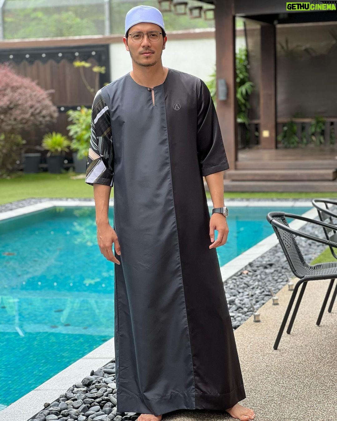Fattah Amin Instagram - Assalamualaikum.. cantik tak jubah ni? Kalau saya jual ada yang nak beli tak? π cukup seratus komen βNakβ saya jual. #JubahFattahAmin