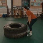 Fattah Amin Instagram - 1st slide tengah training.. 💪 Slide sebelah nak tengok saya lawan angkat tayar dengan siapa? Agak2 siapa menang? 😆😘 #crossfit